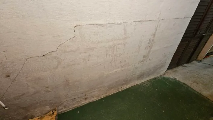 fissure horizontale sous-sol apparition humidité mouvement fondation